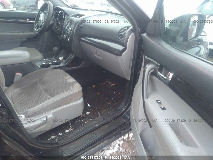 KIA SORENTO 5XYKTDA29BG123641