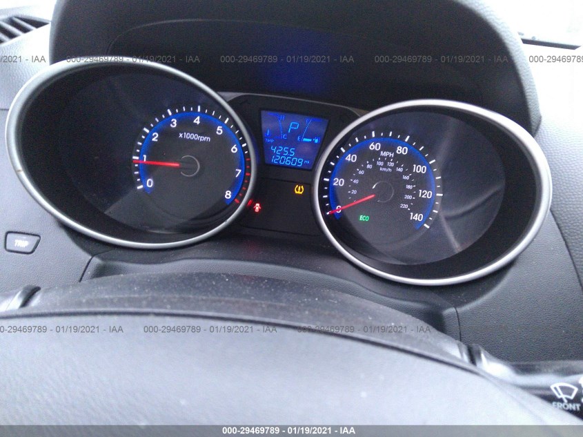 HYUNDAI TUCSON KM8JT3AB7DU686352