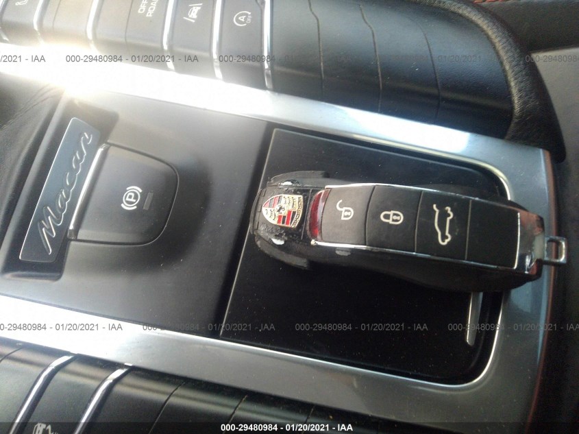 PORSCHE MACAN WP1AA2A5XHLB08383