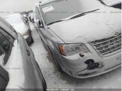 CHRYSLER TOWN & COUNTRY 2A4RR5D13AR260326