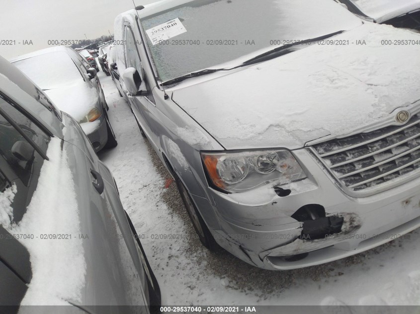 CHRYSLER TOWN & COUNTRY 2A4RR5D13AR260326