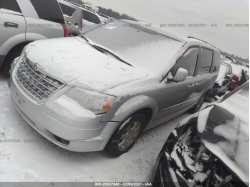 CHRYSLER TOWN & COUNTRY 2A4RR5D13AR260326