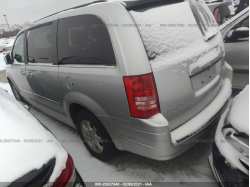 CHRYSLER TOWN & COUNTRY 2A4RR5D13AR260326