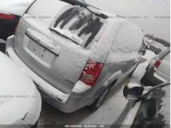 CHRYSLER TOWN & COUNTRY 2A4RR5D13AR260326
