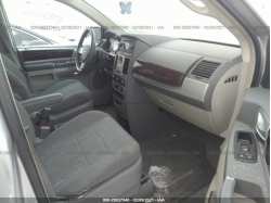 CHRYSLER TOWN & COUNTRY 2A4RR5D13AR260326