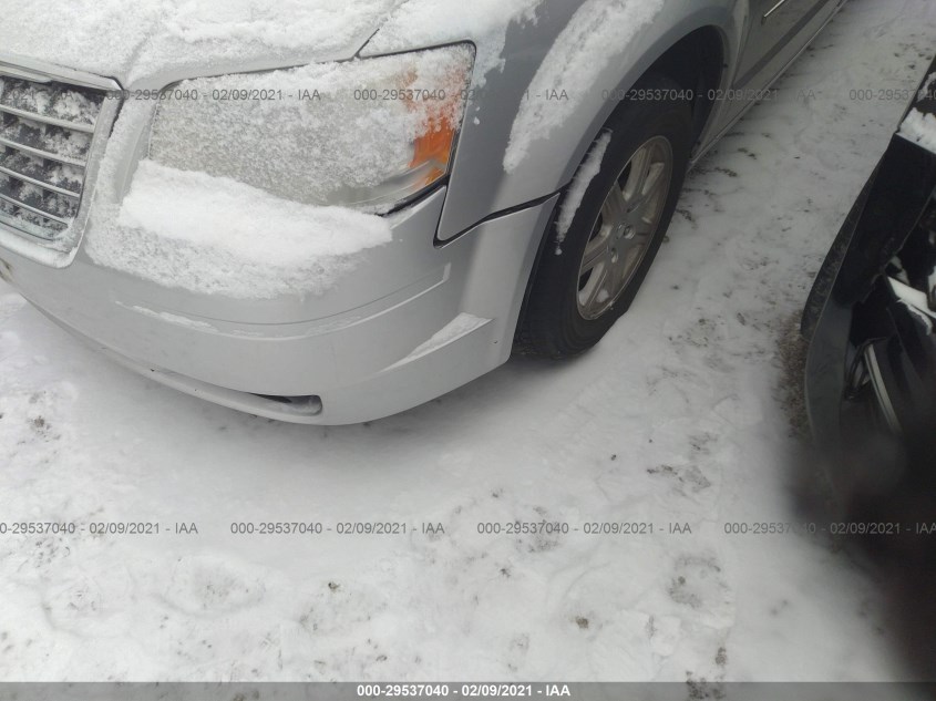 CHRYSLER TOWN & COUNTRY 2A4RR5D13AR260326