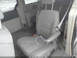CHRYSLER TOWN & COUNTRY 2A4RR5D13AR260326