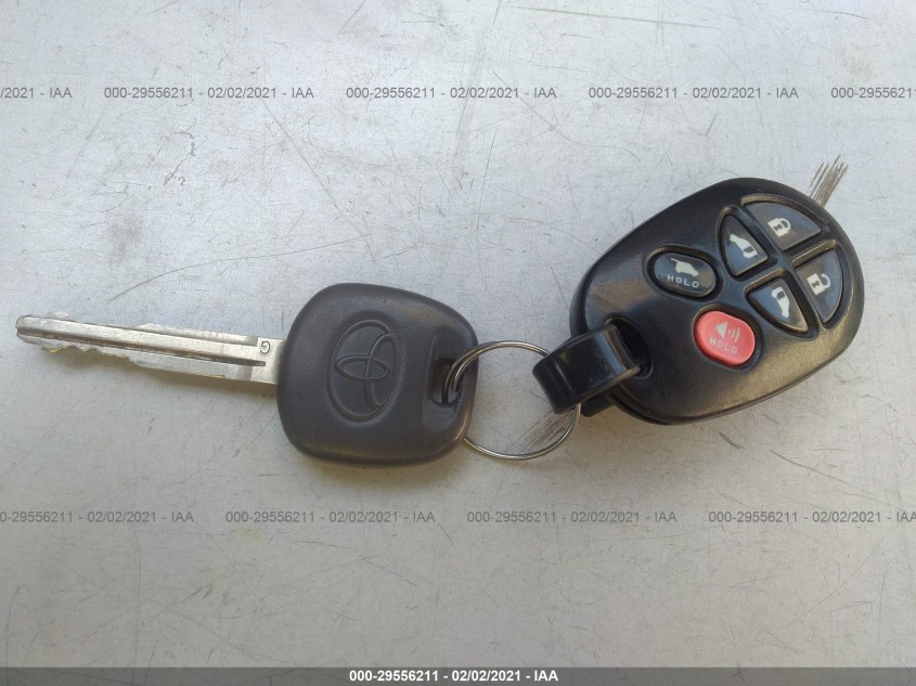 TOYOTA SIENNA 5TDYK3DC8DS298447
