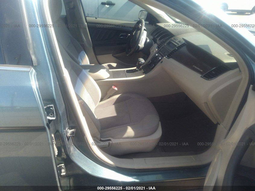 FORD TAURUS 1FAHP2HW3AG135569