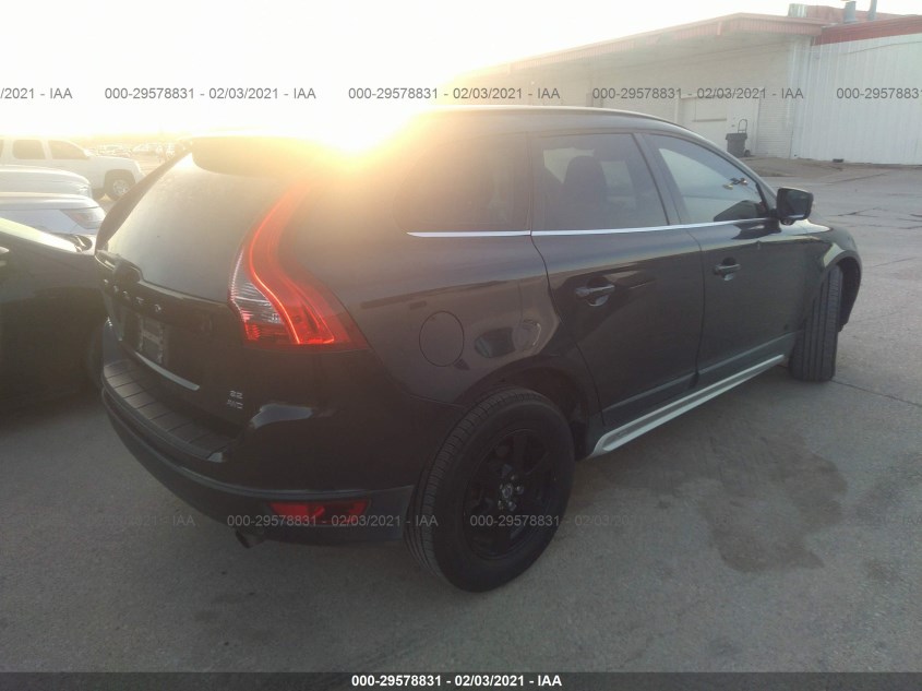 VOLVO XC60 YV4982DZ3A2059101