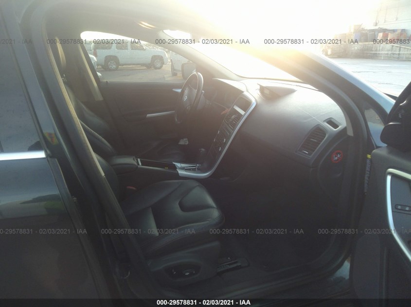 VOLVO XC60 YV4982DZ3A2059101