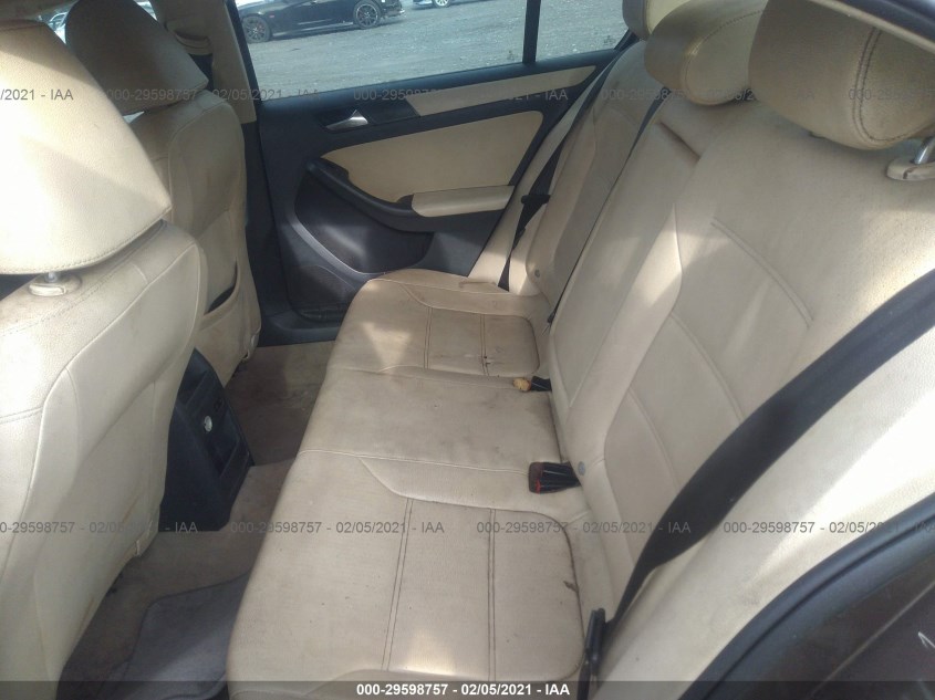 VOLKSWAGEN JETTA SEDAN 3VWDX7AJ7BM348419