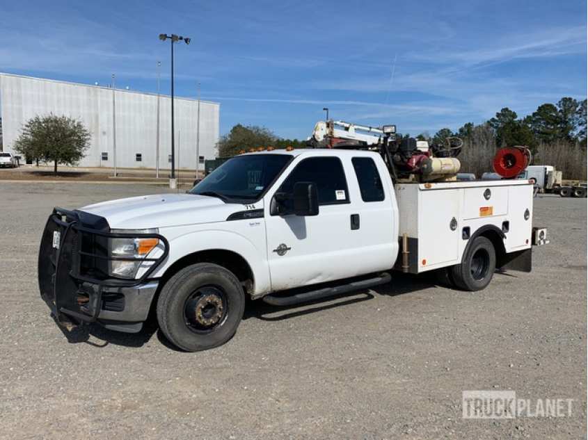 Ford F-350 4x2 S/A Utility Truck 1FD8X3GT2CEA59988