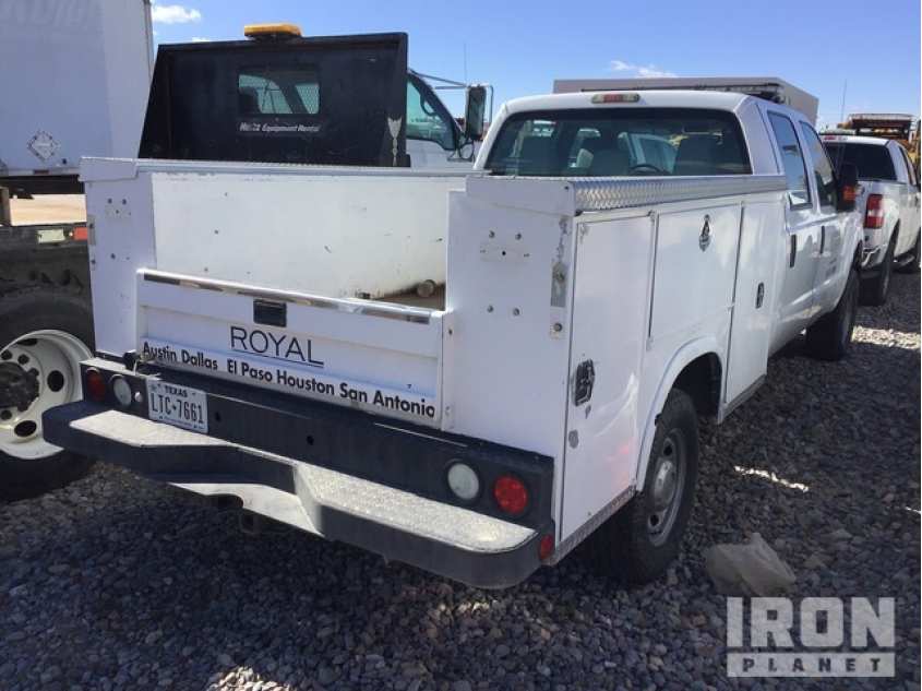 Ford F-350 Super Duty 4x4 Utility Truck 1FT8W3B67BEBXXXXX