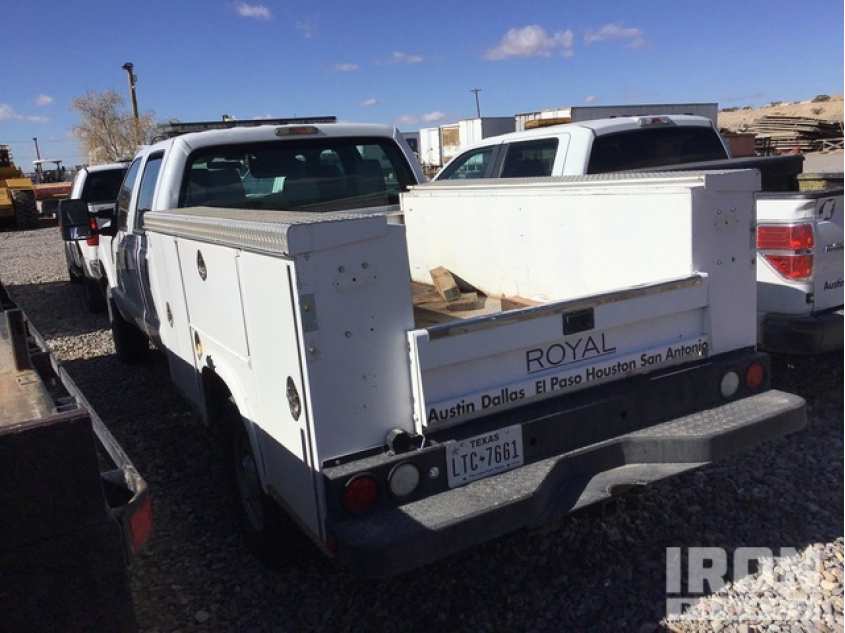 Ford F-350 Super Duty 4x4 Utility Truck 1FT8W3B67BEBXXXXX