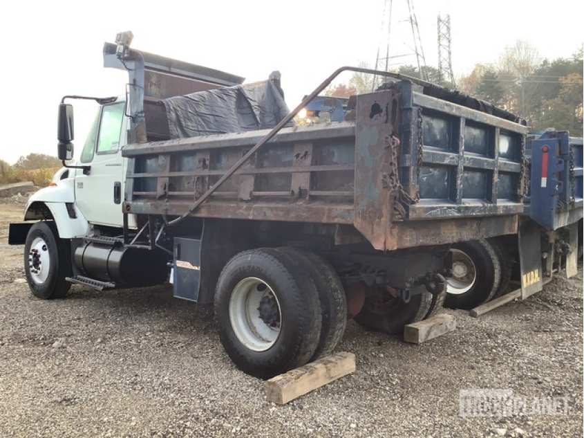 International 7400 4x2 S/A Dump Truck 1HTWDAAR53J0XXXXX