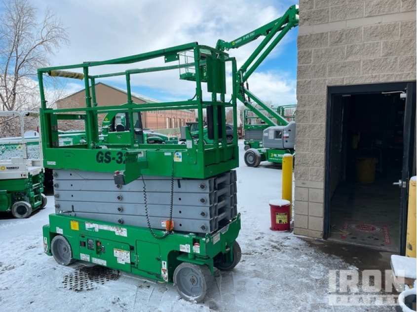 Genie GS-3232 Electric Scissor Lift GS3212A-112321