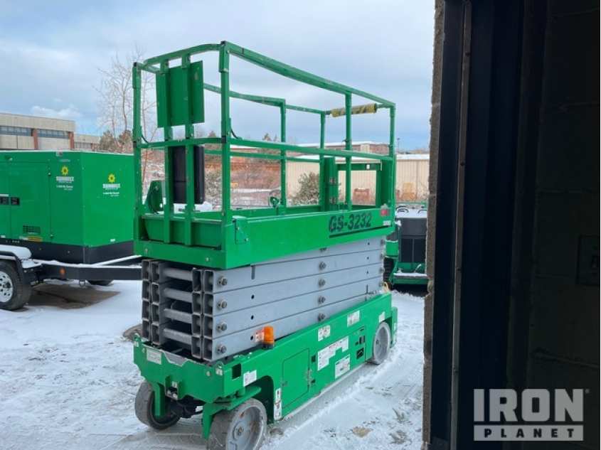 Genie GS-3232 Electric Scissor Lift GS3212A-112321