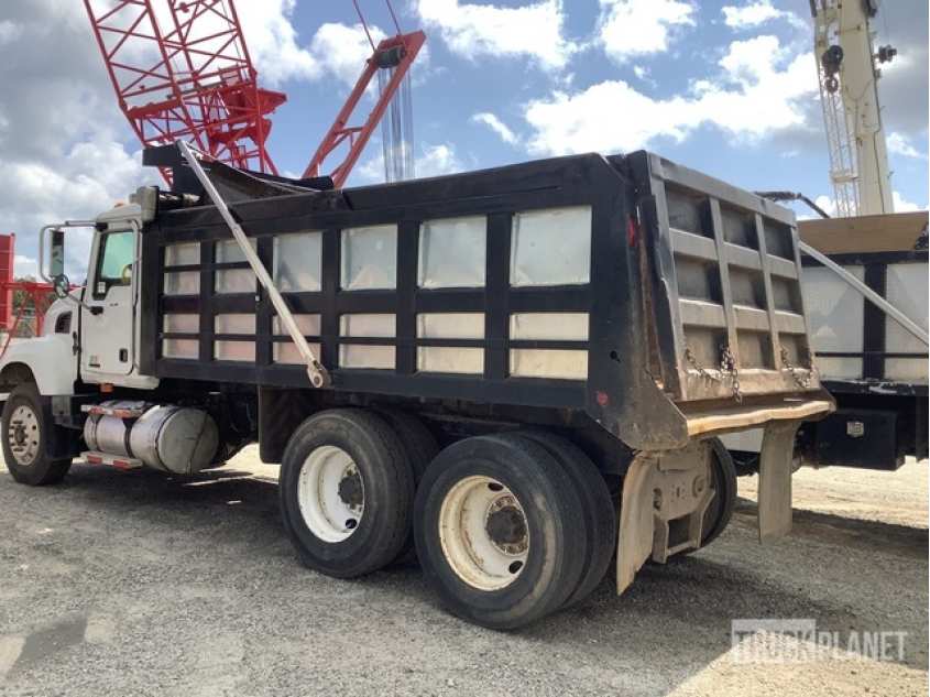 Mack CV713 6x4 T/A Dump Truck 1M2AG11Y23M0XXXXX