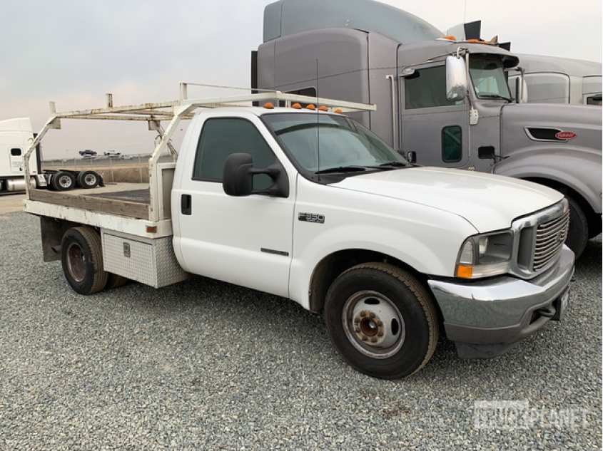 Ford F-350 Super Duty 4x2 S/A Flatbed Truck 1FDWF36F52EA20266