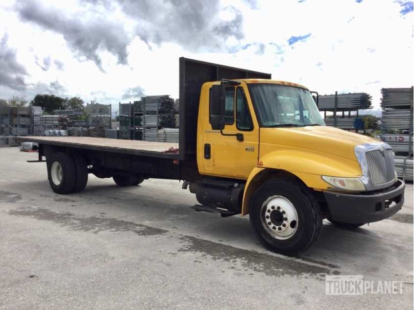 International 4300 S/A Flatbed Truck 1HTMMAAMX7H382940