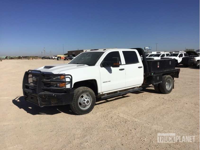 Chevrolet Silverado 3500HD 4x4 Flatbed Truck 1GC4KYCY4JF150901