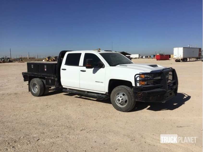 Chevrolet Silverado 3500HD 4x4 Flatbed Truck 1GC4KYCY4JF150901