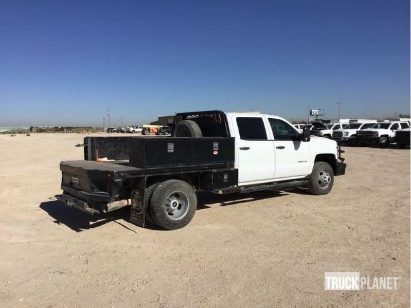 Chevrolet Silverado 3500HD 4x4 Flatbed Truck 1GC4KYCY4JF150901