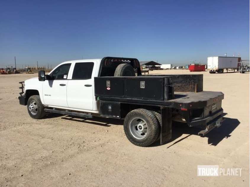 Chevrolet Silverado 3500HD 4x4 Flatbed Truck 1GC4KYCY4JF150901